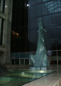 Pöffihundi skulptuur Solarise keskuse ees