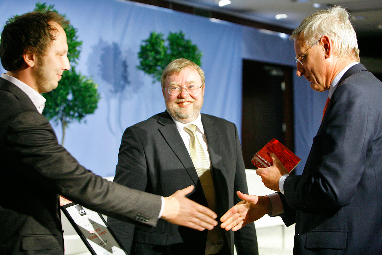 Meelis Niinepuu, Mart Laar ja Carl Bildt (foto: Annika Haas / Rahvusvaheline Kaitseuuringute Keskus)