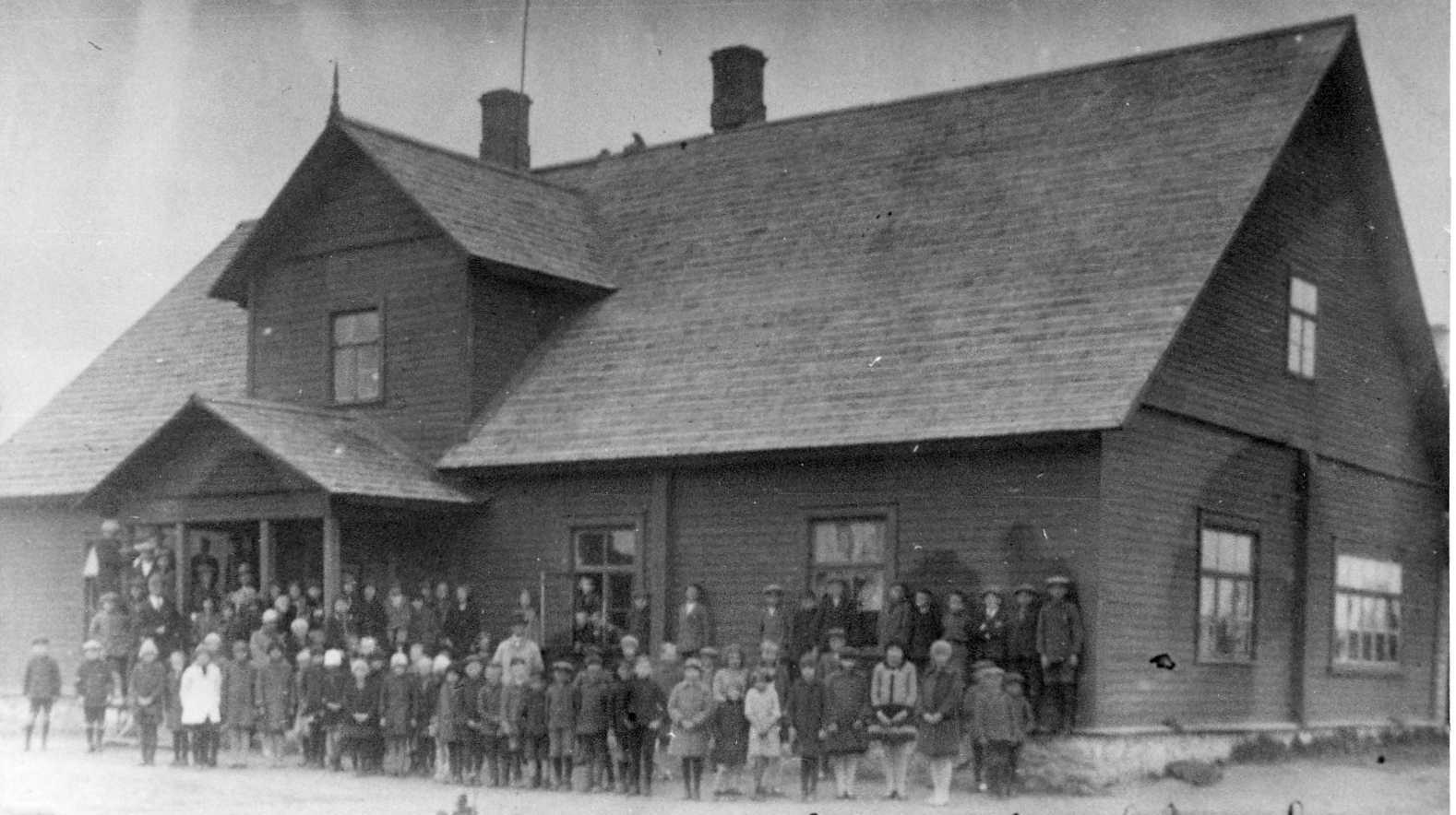 Haljala algkool 1920. aastatel (foto: www.haljala.edu.ee)