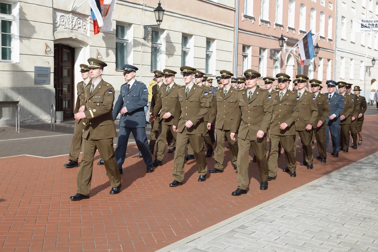 Kõrgema Sõjakooli kadetid sõjakooli 91. aastapäeva pidulikul jalutuskäigul (foto: www.mil.ee)